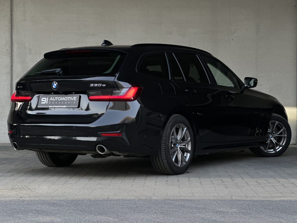BMW 330e